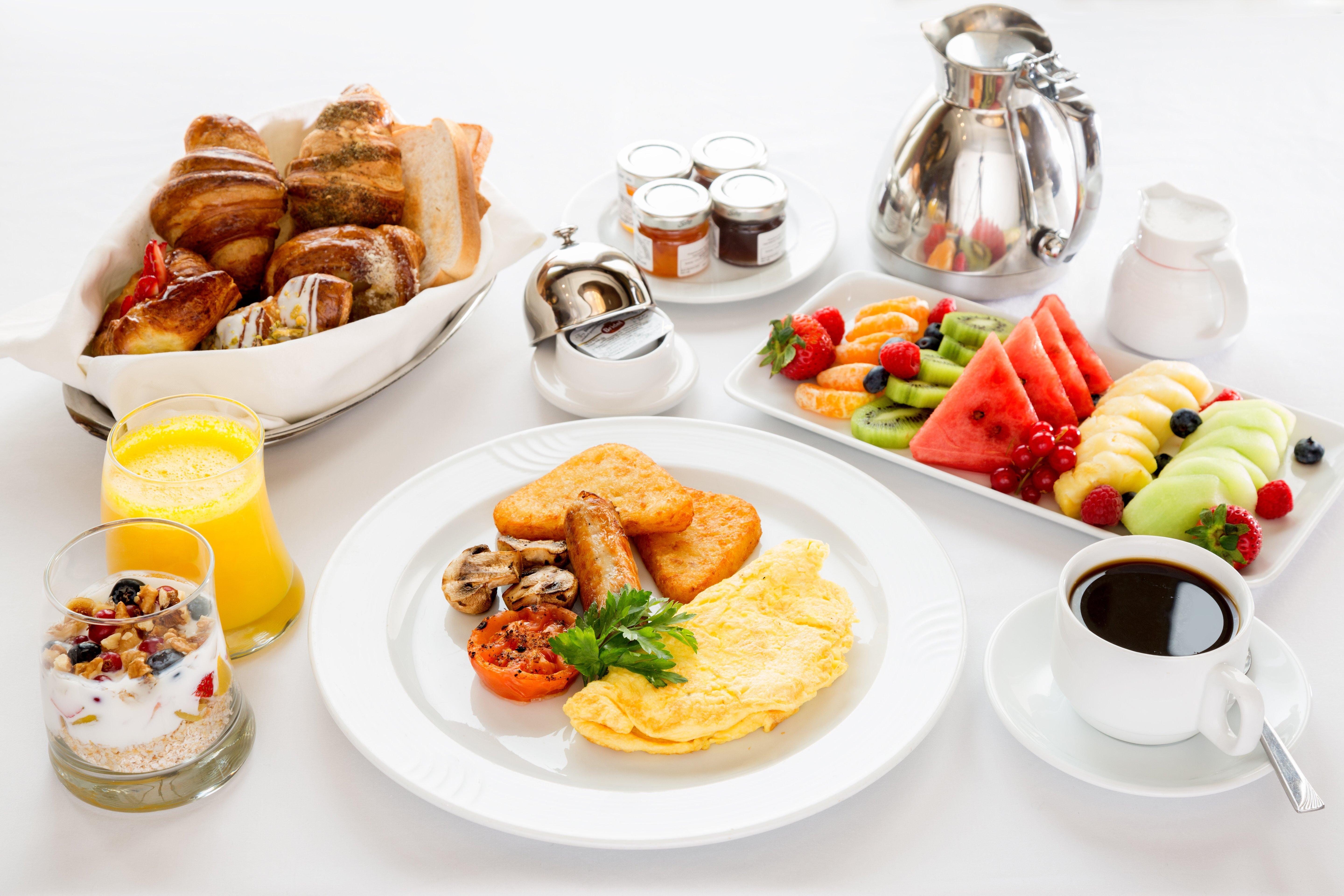 Hotel Crowne Plaza Al Khobar By Ihg Zewnętrze zdjęcie A typical breakfast
